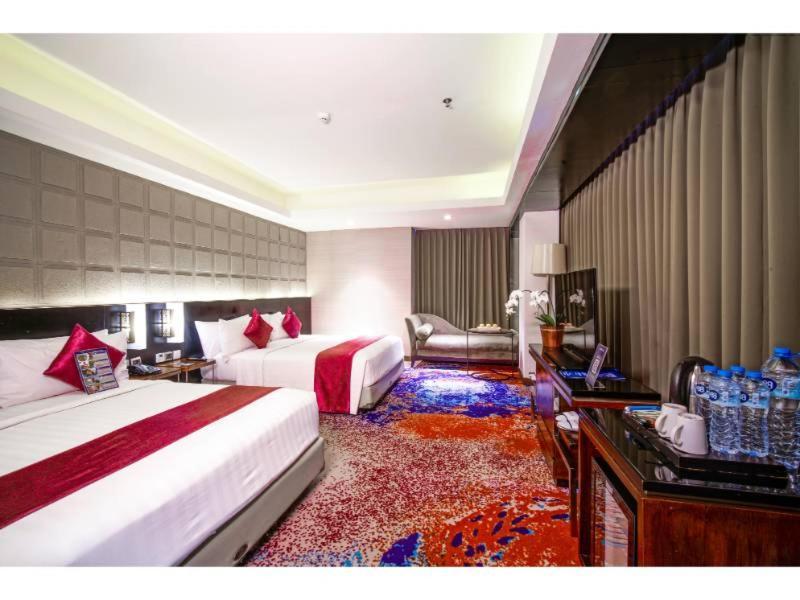 Aston Pasteur Hotel 4*